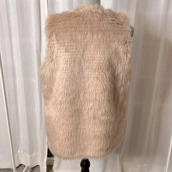 KENAR Pale Pink Faux Fur Vest with Pockets Fully Lined, Size L - Picture 7 of 9